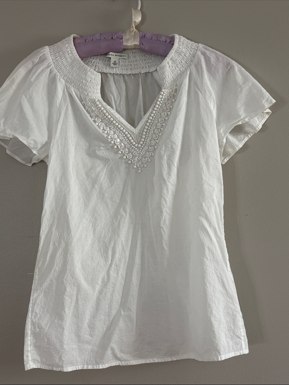 Banana Republic White V-Neck Beaded Short Sleeve Blouse